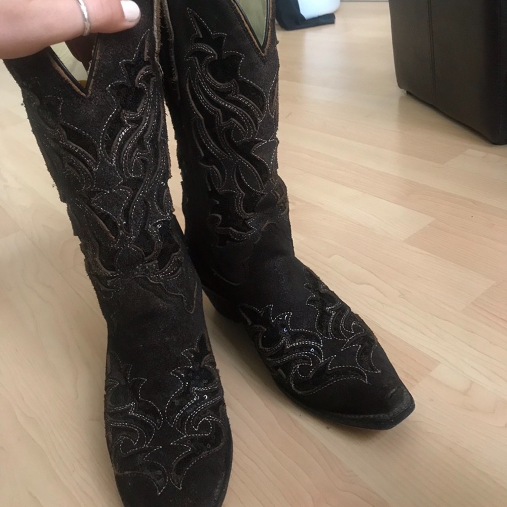 Size 8 women’s corral boots. Worn once for 1 hour.